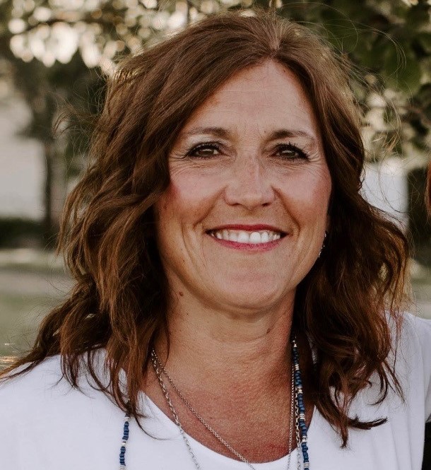 Tammi Hewitt, Register